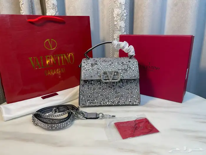 شنط وكعوب ماركات 40
