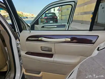 للبيع لنكولن تاون كار 2007 11