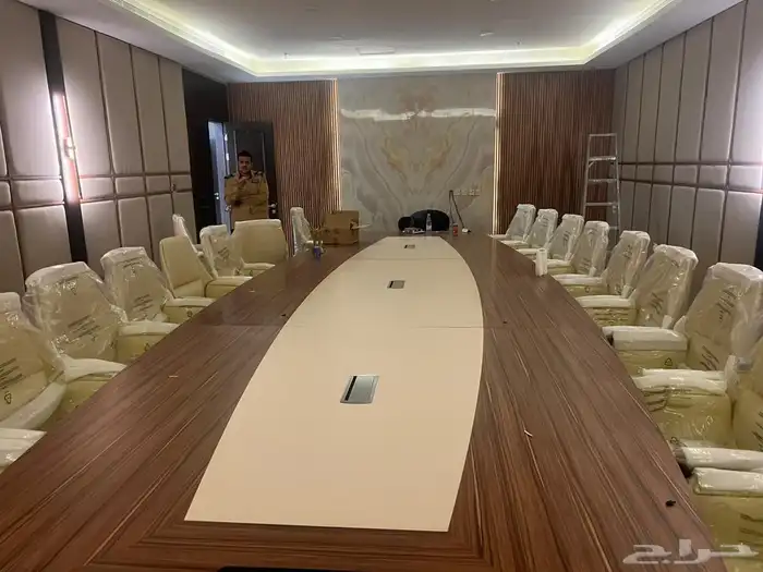 Meeting tables in evey Shape 32