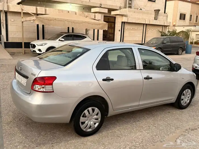 للبيع يارس 2010نظيف 3