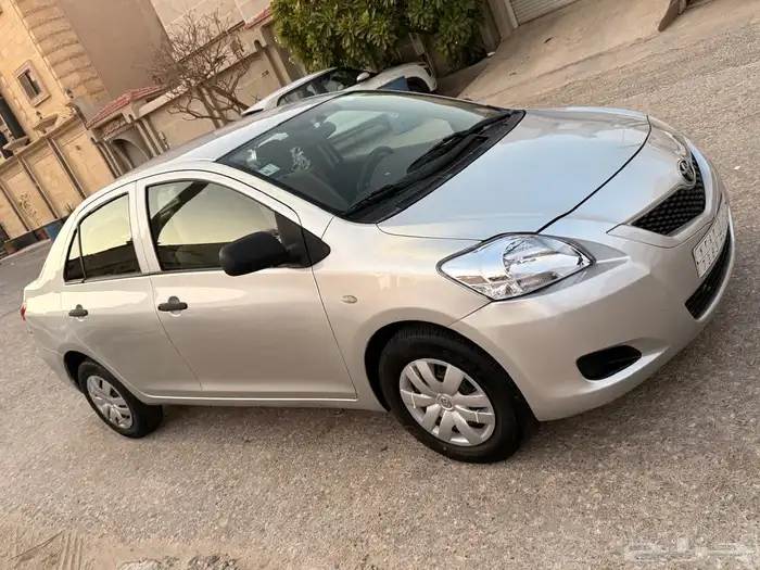 للبيع يارس 2010نظيف 1