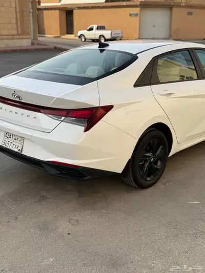للبيع هونداي النترا 2023 سمارت 8