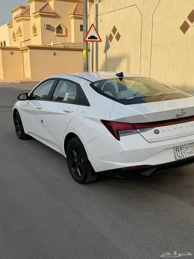 للبيع هونداي النترا 2023 سمارت 5
