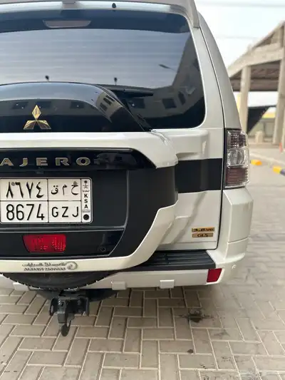 ميتسوبيشي باجيرو مخزن بحالة المصنع 5