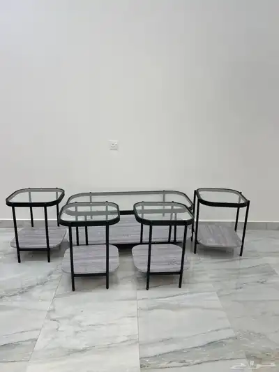 طاوله كبيره واربع خدمه وستارة 0