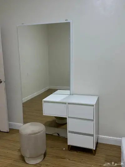 تسريحه مع مرايه للبيع 0