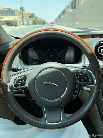 جاكور XJ L 9