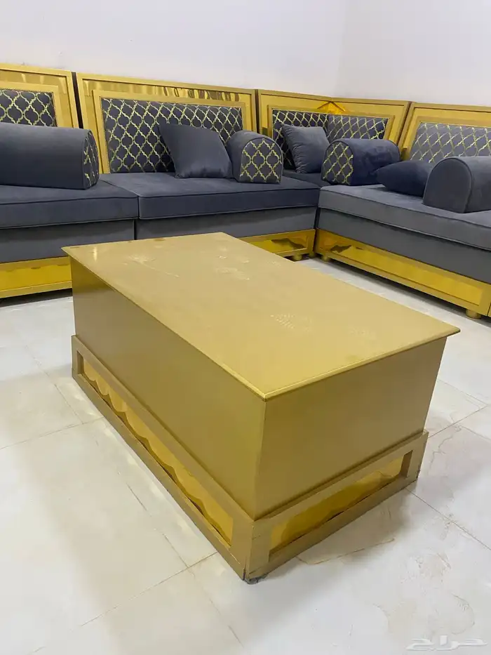 مجلس كنب شبه جديد 4