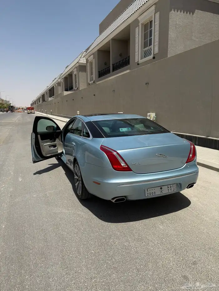 جاكور XJ L 2