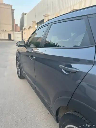 للبيع  هيونداي توسان ديزل فتحه بانوراما فل كامل 3