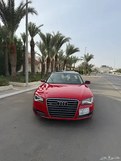 أقبل البدل Audi a8L لون مميز 0