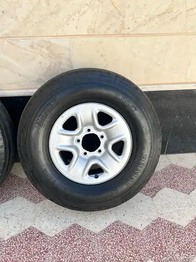 للبيع جنوط ديزل و كفرات بالون 17 900 4