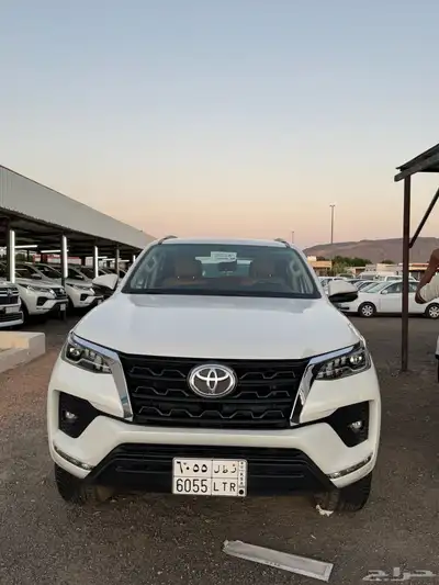 للبيع فورشنر 2023 سعودي 6 سرندل بحالة الوكالة 0