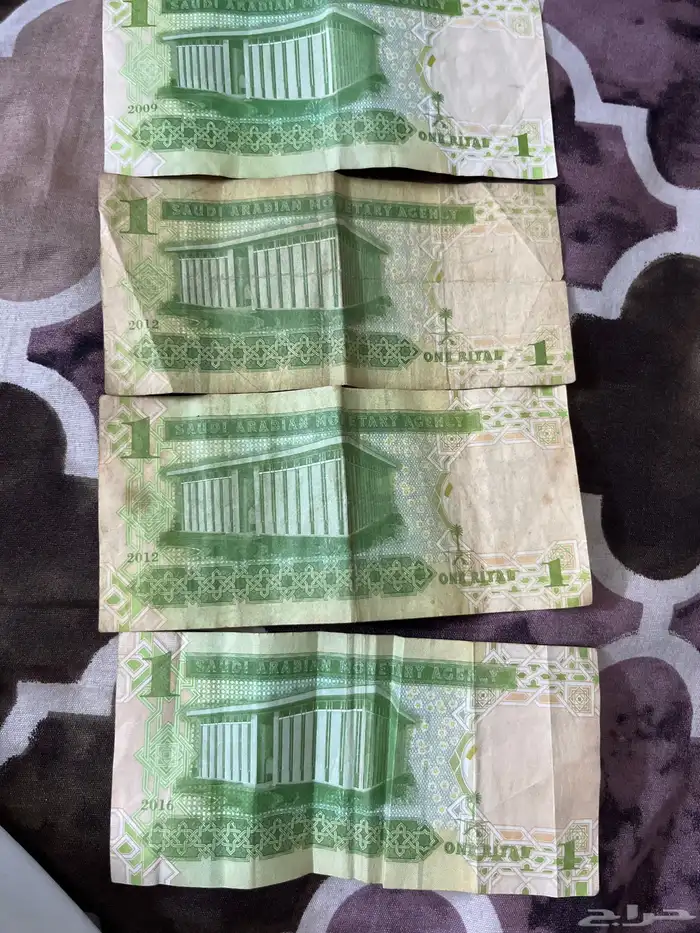 فلوس فيها العشرة والخمسة و ريالات 7