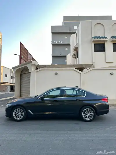 بي ام دبليو i520 الفئة الخامسة 2020 3