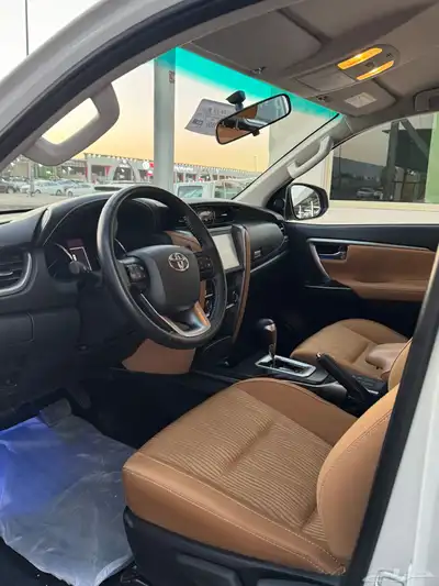 للبيع فورشنر 2023 سعودي 6 سرندل بحالة الوكالة 5