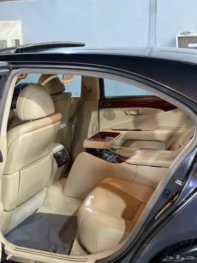 لكزس LS460L 8