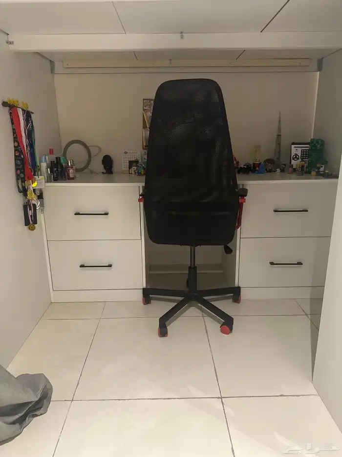 سرير اطفال ومكتب 2