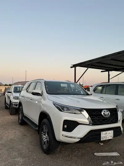 للبيع فورشنر 2023 سعودي 6 سرندل بحالة الوكالة 1