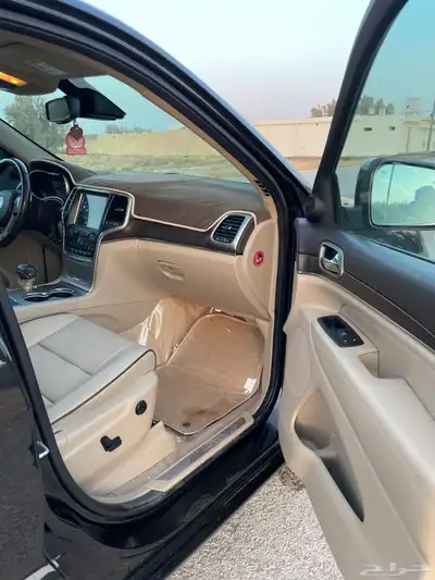 جراند شيروكي بانوراما 8V مالك اول فل كامل 2015 9
