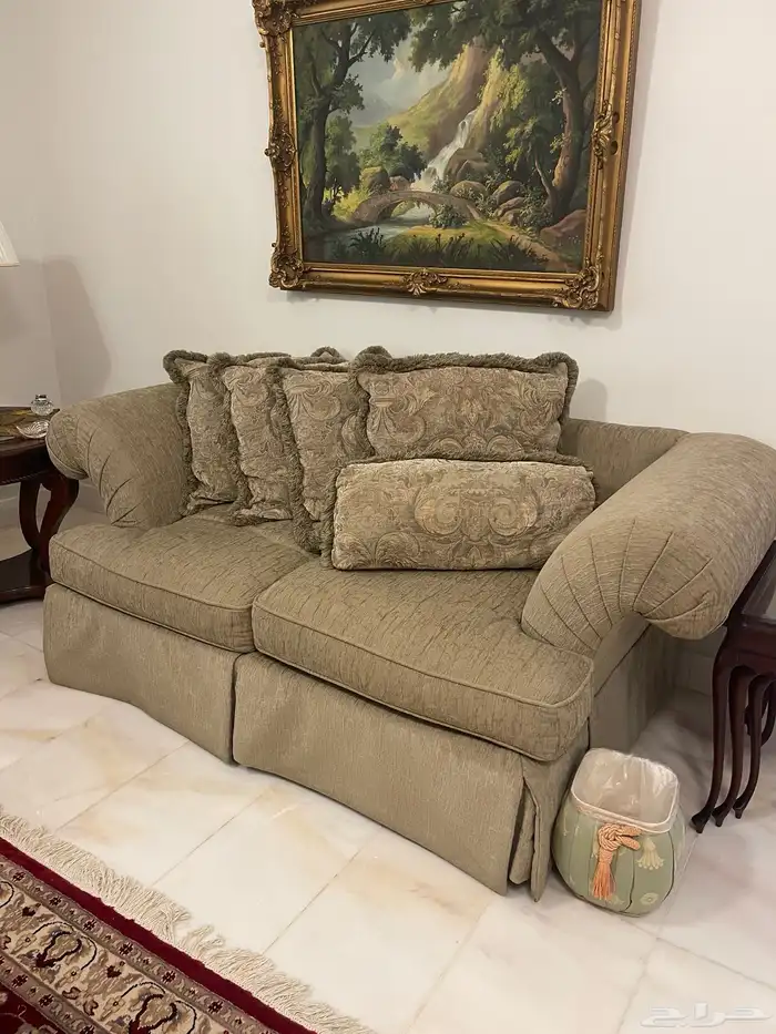 طقم كنب من المنزل استعمال نظيف وحده كبيره   وسط واثنان مفرد 0