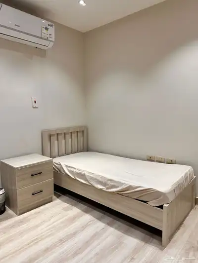 سرير وكومدينة 0