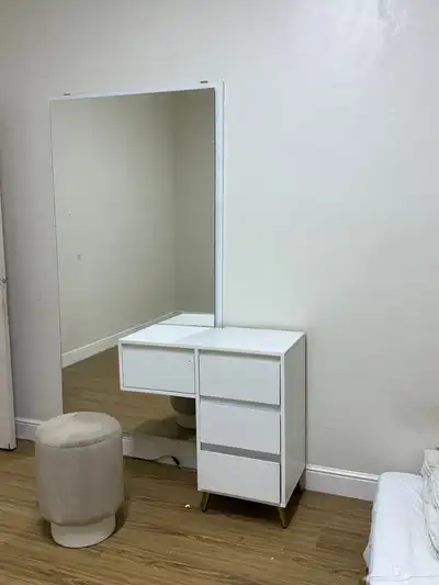 تسريحه مع مرايه للبيع 1