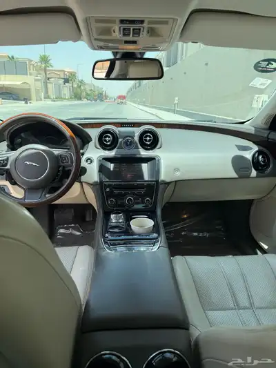 جاكور XJ L 10