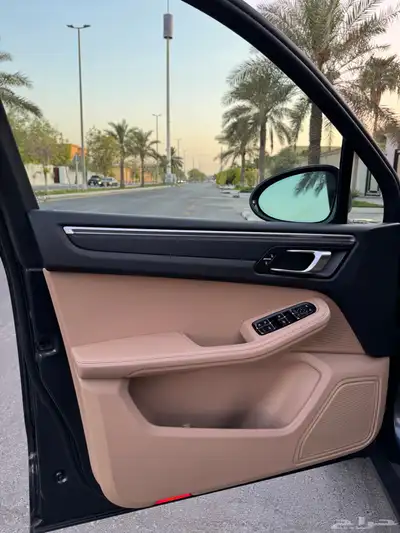 للبيع بورش مكان 2019 20