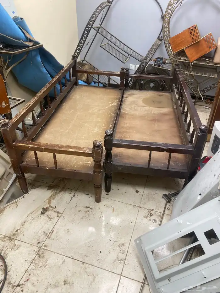 سجاده سرير وقعايد ومكتب وابواب خشب وصبورات مكتبيه 2