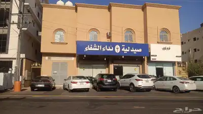 للإيجار شقة عوائل بالدور الثالث بالخزامى (غير مفروشة) 0