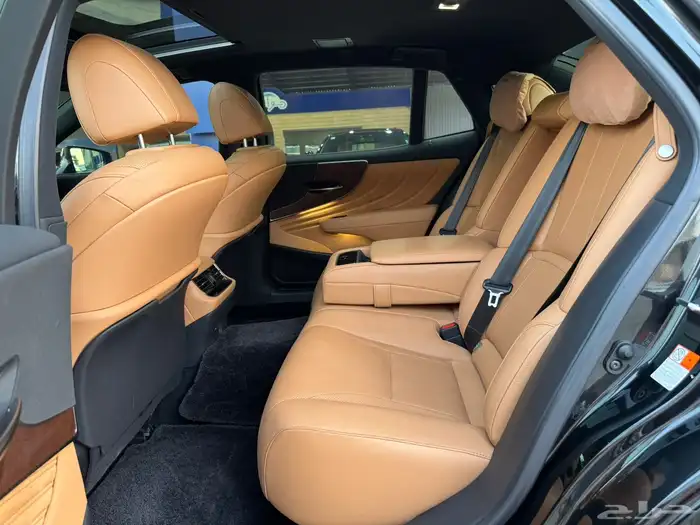 لكزس LS350 2024 عبداللطيف جميل على الضمان 7