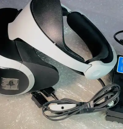 بلايستيشن VR مع يد PS5 نظيفة للبيع 2