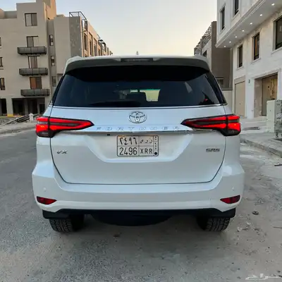 فورتشنر 2023 - 2800 ديزل مالك واحد بحالة الوكالة . 9