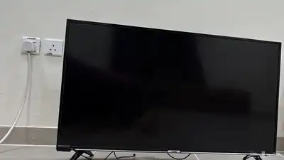 شاشة LED بكامل اغراضها استخدام بسيط الشركة KMC 43 بوصة 4