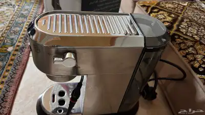 مكينة دلوجي مع مطحنة قهوة اسبريسو 2