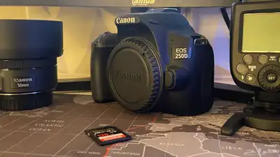 كاميرا 250D Canon مع ادوات احترافية 2