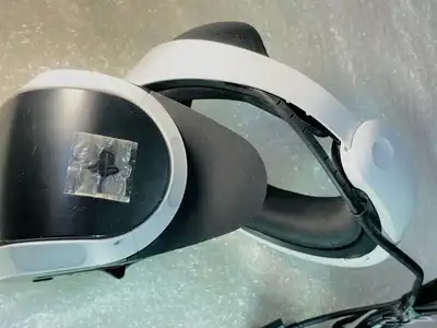 بلايستيشن VR مع يد PS5 نظيفة للبيع 4