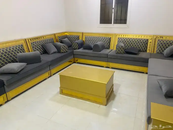 مجلس كنب شبه جديد 2