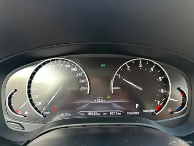 بي ام دبليو i520 الفئة الخامسة 2020 13