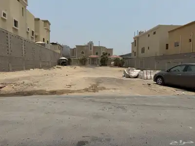 نصف ارض موقع مميز حي النزهه بالدمام 0