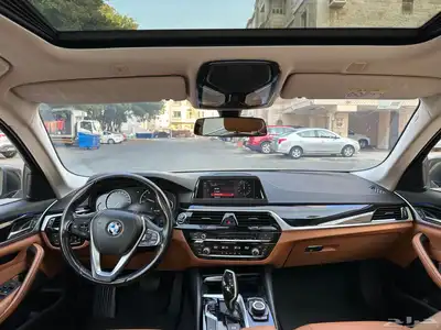 بي ام دبليو i520 الفئة الخامسة 2020 11