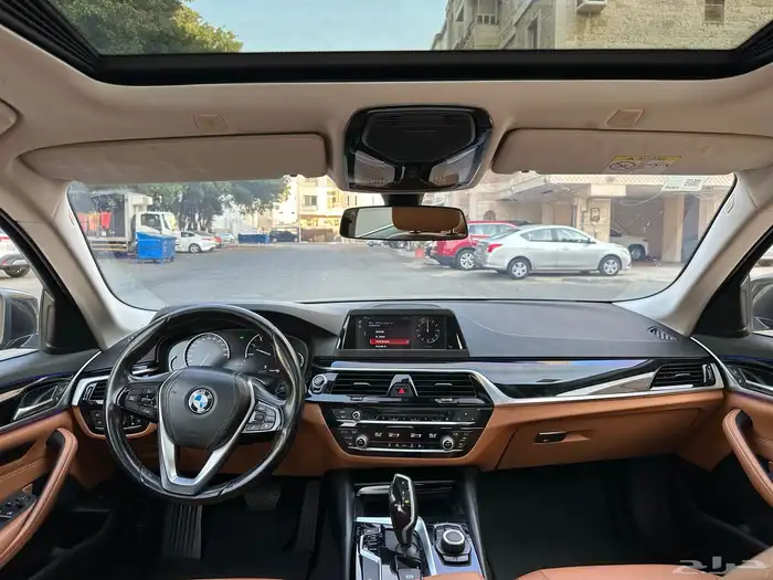 بي ام دبليو i520 الفئة الخامسة 2020 11