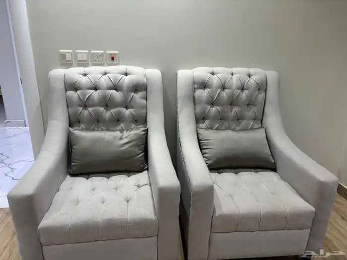 كنب أخذته ب 4000 ابغى فيه 1000 مع الستاره والطاوله 1