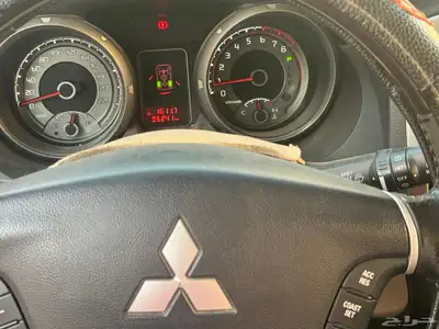سيارة متسوبيشي باجيرو 2018 من المالك مباشره الممشى 92000 3