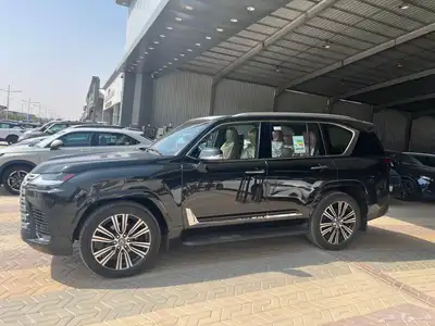 لكزس LX600 موديل 2024 فئةBB شبه الجديد 6
