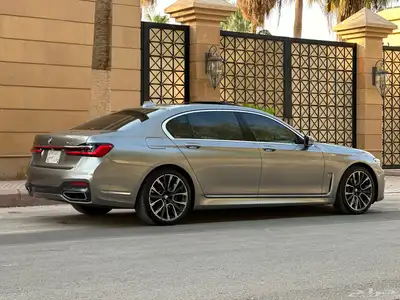 بي ام 2021 740i ضمان وصيانه مجانيه 21