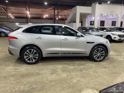 جاكور F pace 2017 فل كامل 6