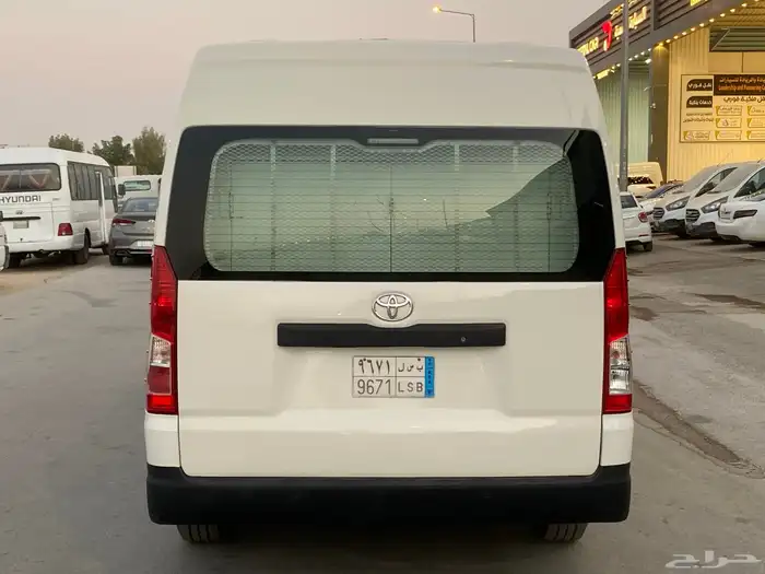تويوتا باص بضاعه سقف عالي ديزل موديل 2022 3