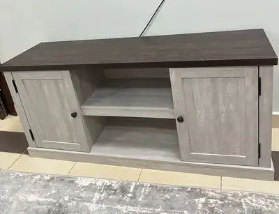 طاولة تلفاز من هوم سنتر 0